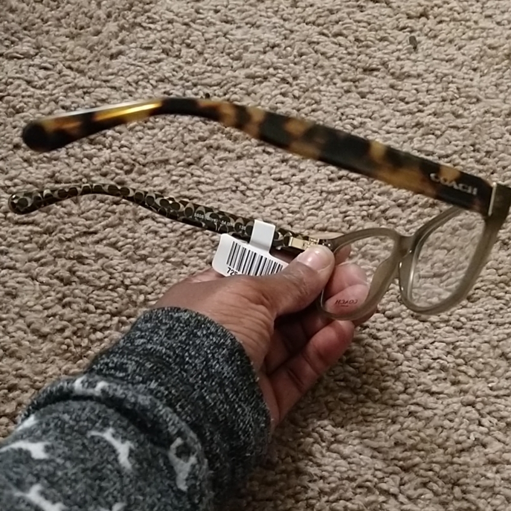 Glasses - Picture 2 of 6